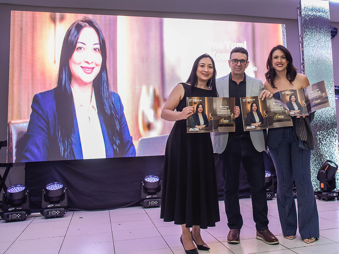 Alyne Yumi Konno é destaque na capa da Revista Premium e reforça compromisso com a excelência no 1º Cartório de Votuporanga